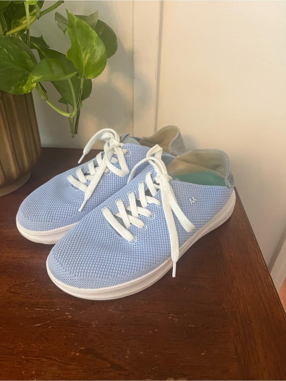 Mykos Winona orthalite Knit Travel Sneakers Light Blue – Size 7